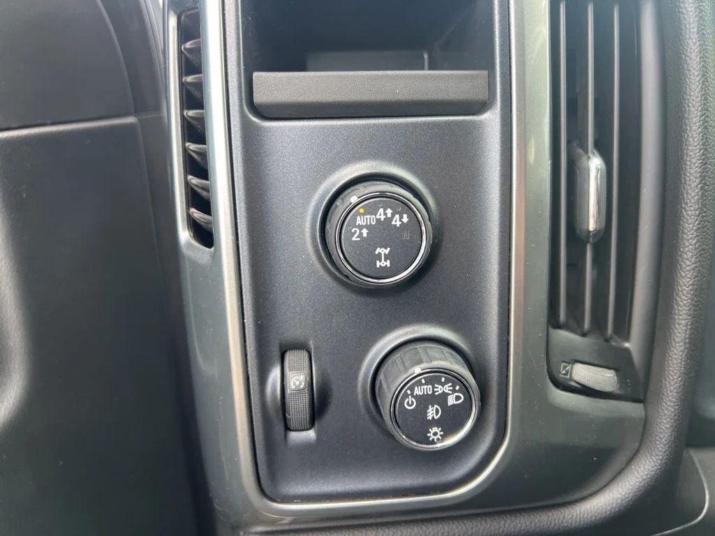 Used 2018 Silver Chevrolet LT image 11