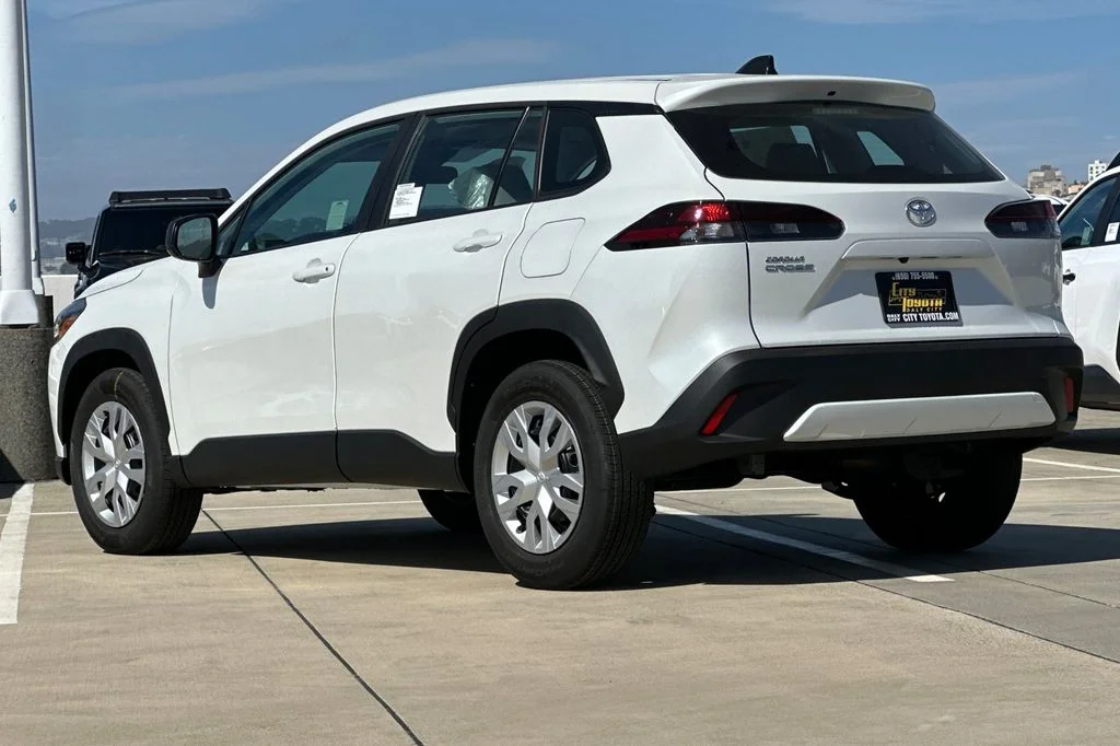 New 2026 Wind Chill Pearl <sup>1</sup> Toyota  L image 6
