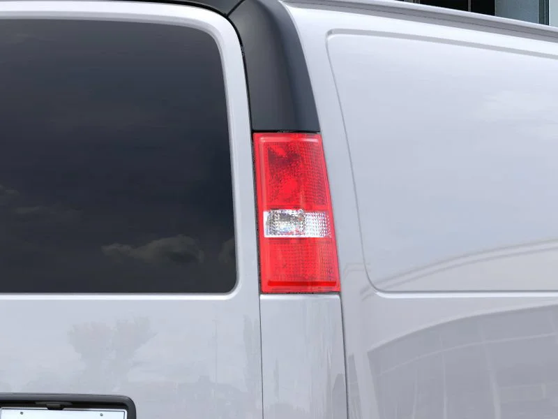 New 2025 Summit White Chevrolet WT image 11