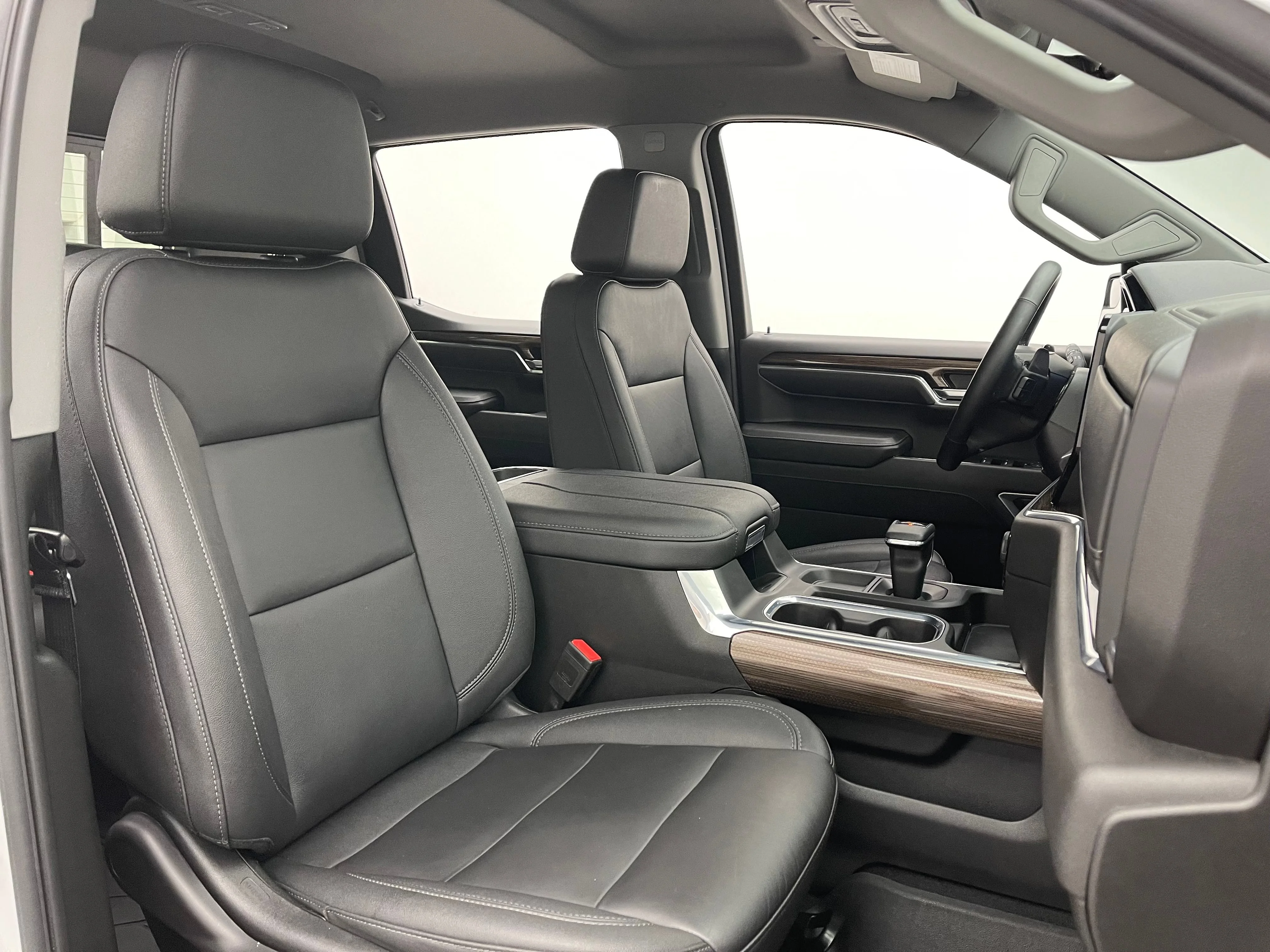 Used 2024 Summit White Chevrolet RST image 32