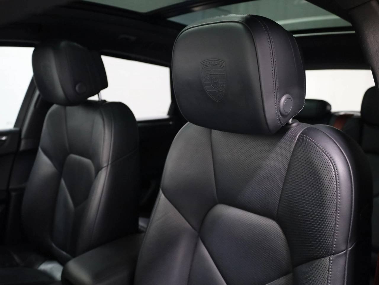 Used 2020 Vulcano Gray Metallic Porsche Macan image 19