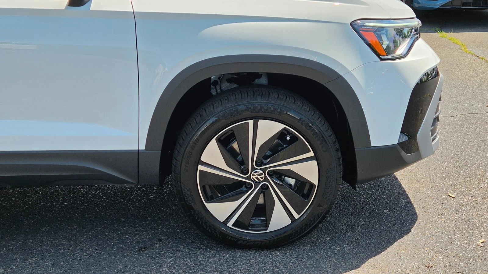 New 2026 Pure White Volkswagen SE image 18