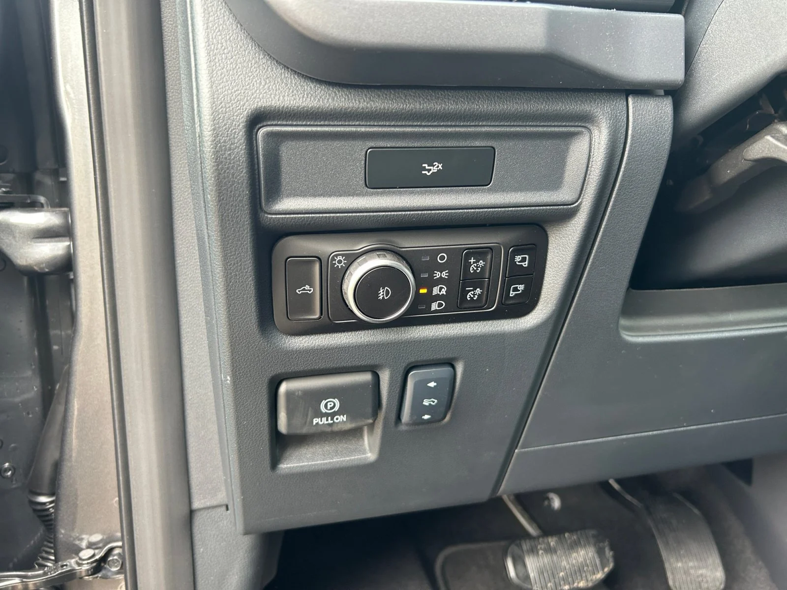 New 2026 Carbonized Grey Metallic Ford XLT image 16