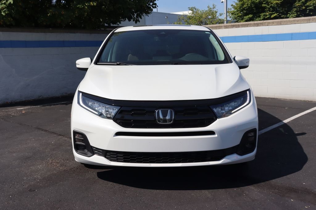 New 2026 Platinum White Pearl Honda Touring image 8