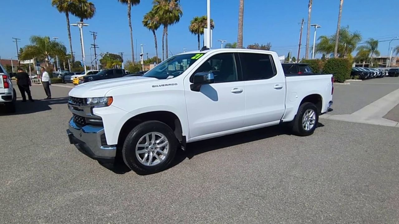 Used 2021 SUMMIT WHITE Chevrolet LT image 4