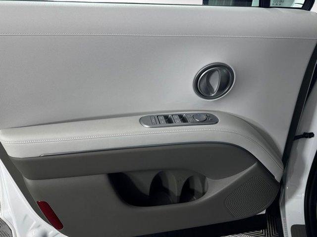 New 2026 White Hyundai SEL 7P image 18
