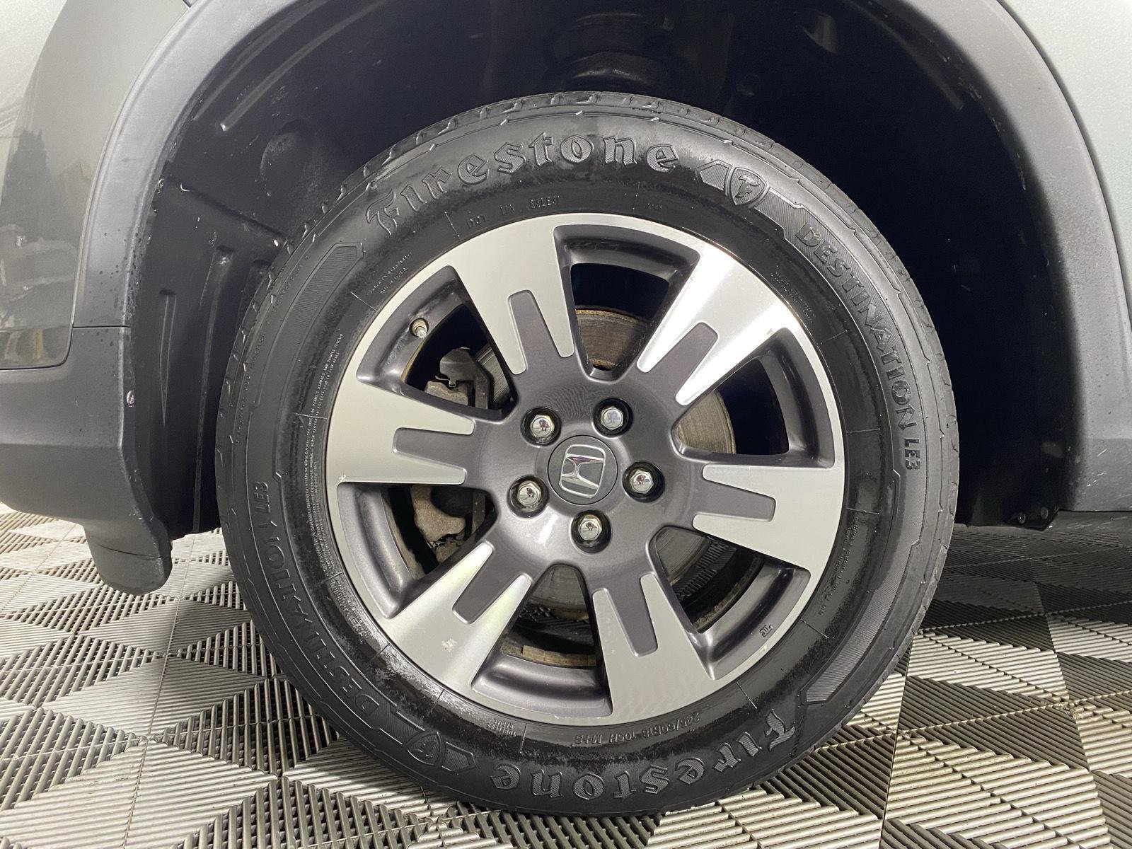 Used 2019 Forest Mist Metallic Honda RTL image 10