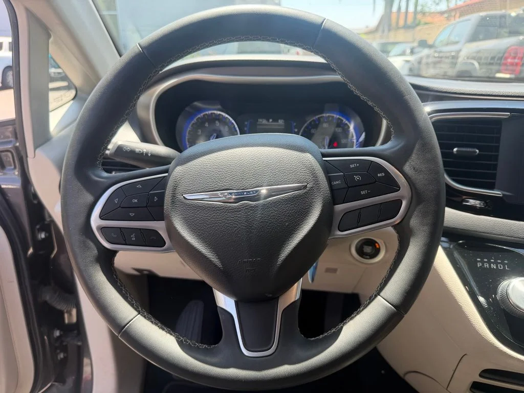 Used 2022 Gray Chrysler LX image 20