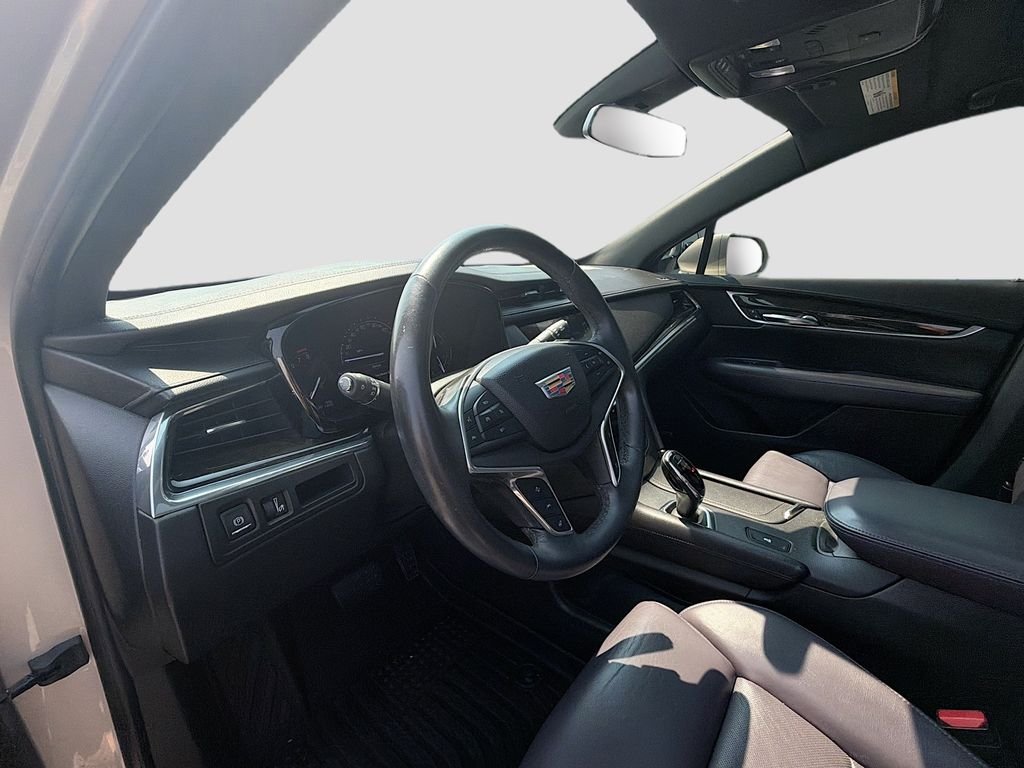 Used 2017 Silver Cadillac Luxury image 9