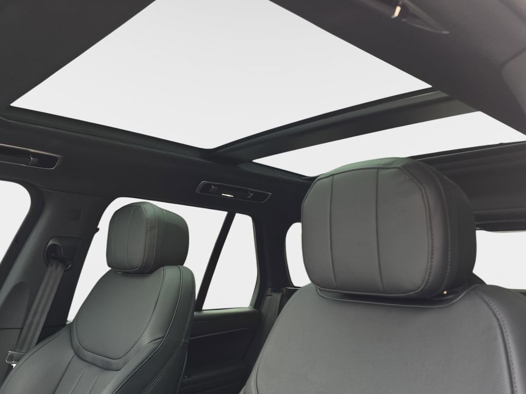 2025 Land Rover Range Rover SE - Photo 32