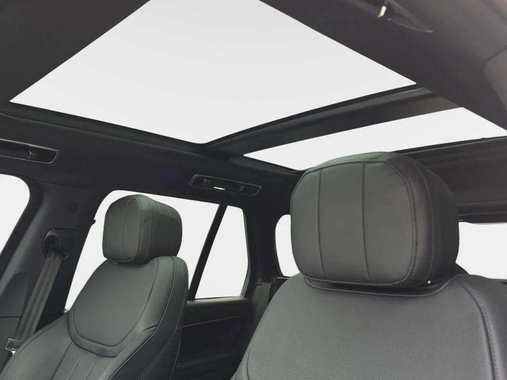 2025 Land Rover Range Rover SE - Photo 32