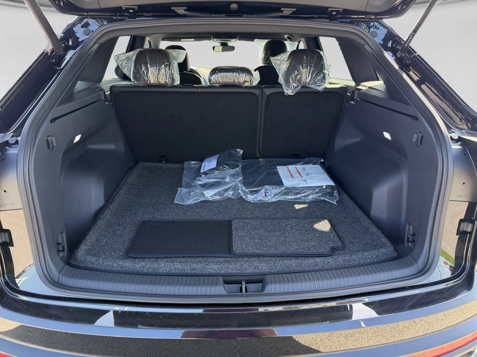 New 2026 Deep Black Pearl Volkswagen 2.0T SE image 22