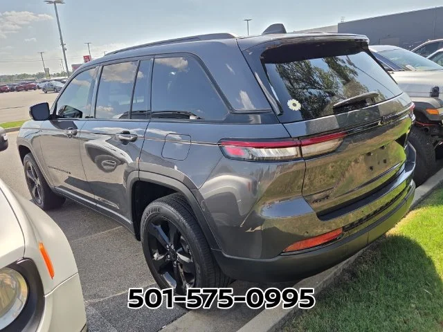 Used 2023 Gray Jeep Altitude X image 2