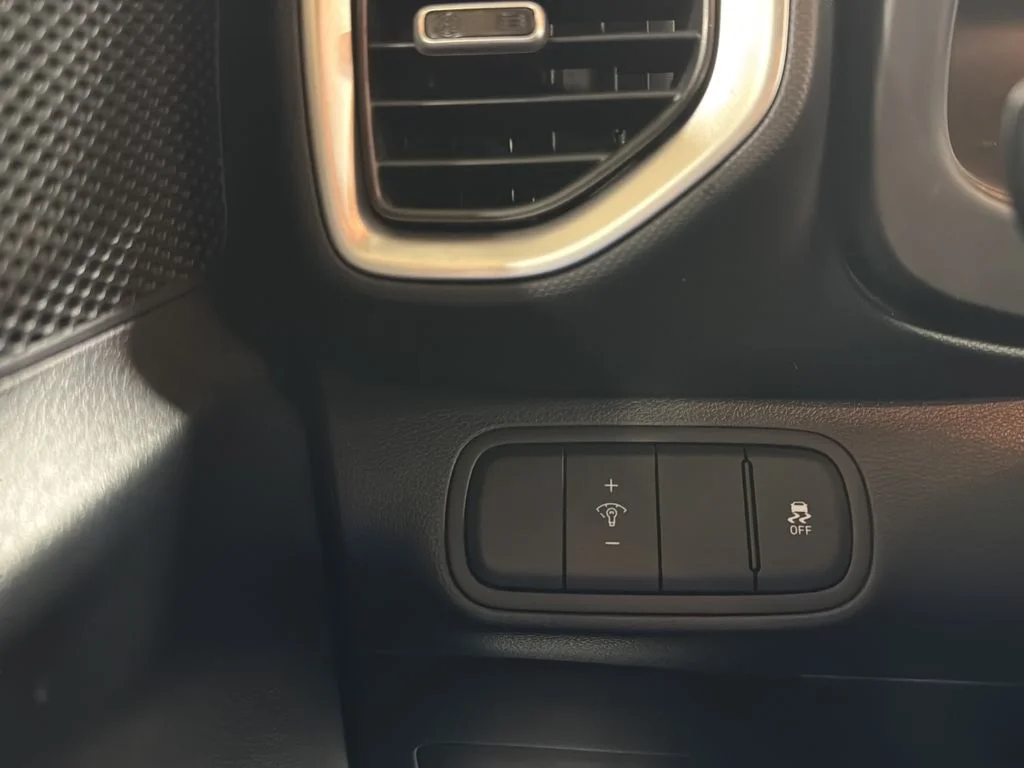 Used 2024 Black Hyundai SEL image 16