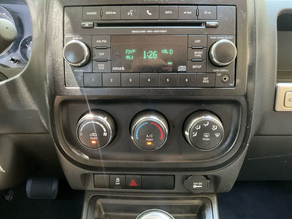 Used 2016 Green Jeep Sport image 12