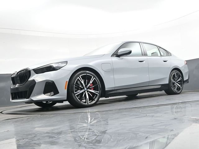 Used 2026 Gray BMW 550e xDrive image 37