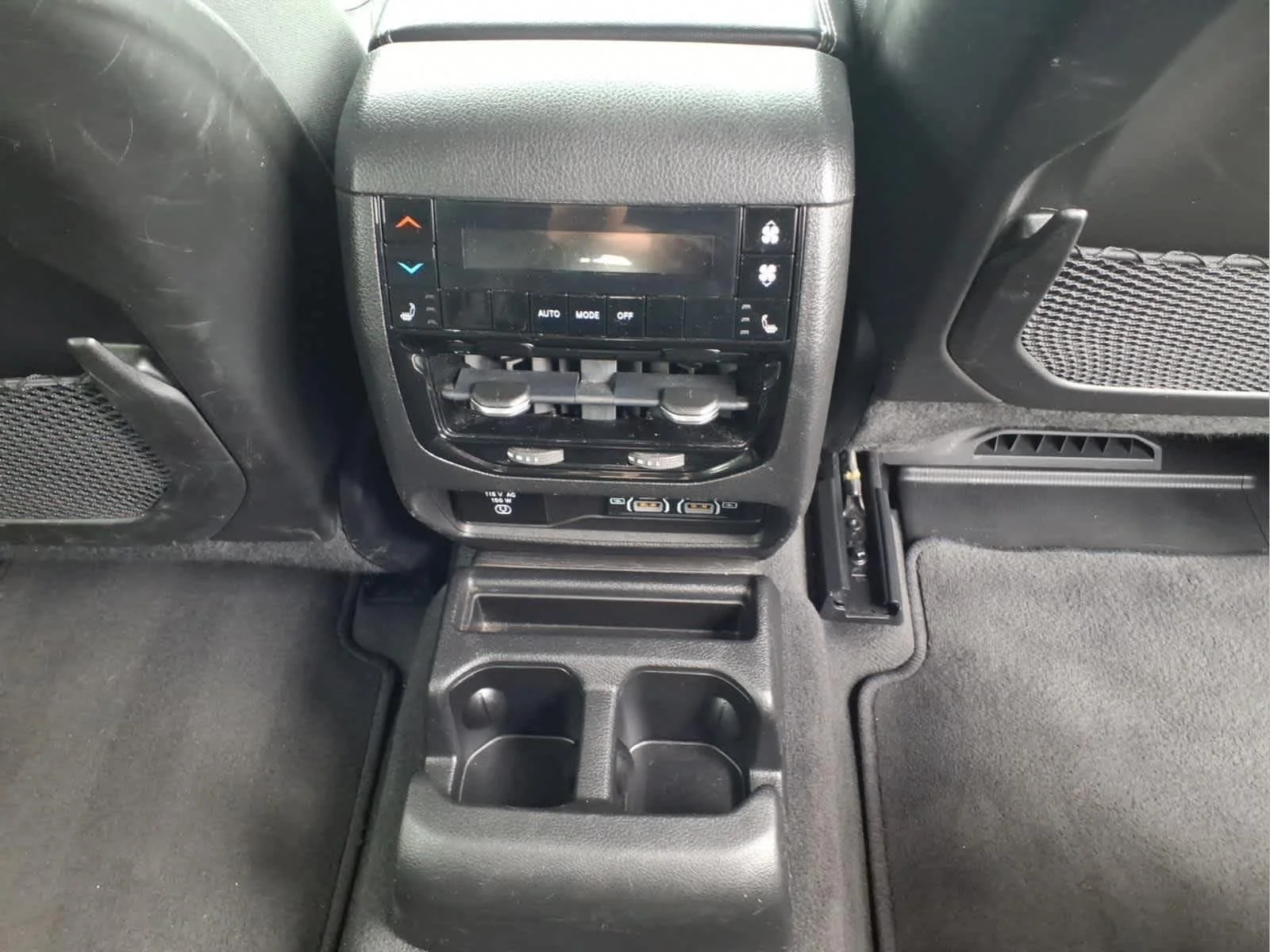 Used 2022 Baltic Gray Metallic Clearcoat Jeep Limited image 12