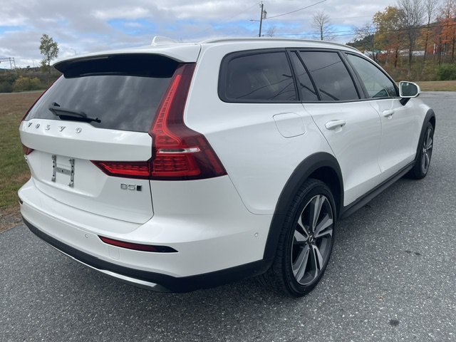 Used 2023 White Volvo Plus image 4