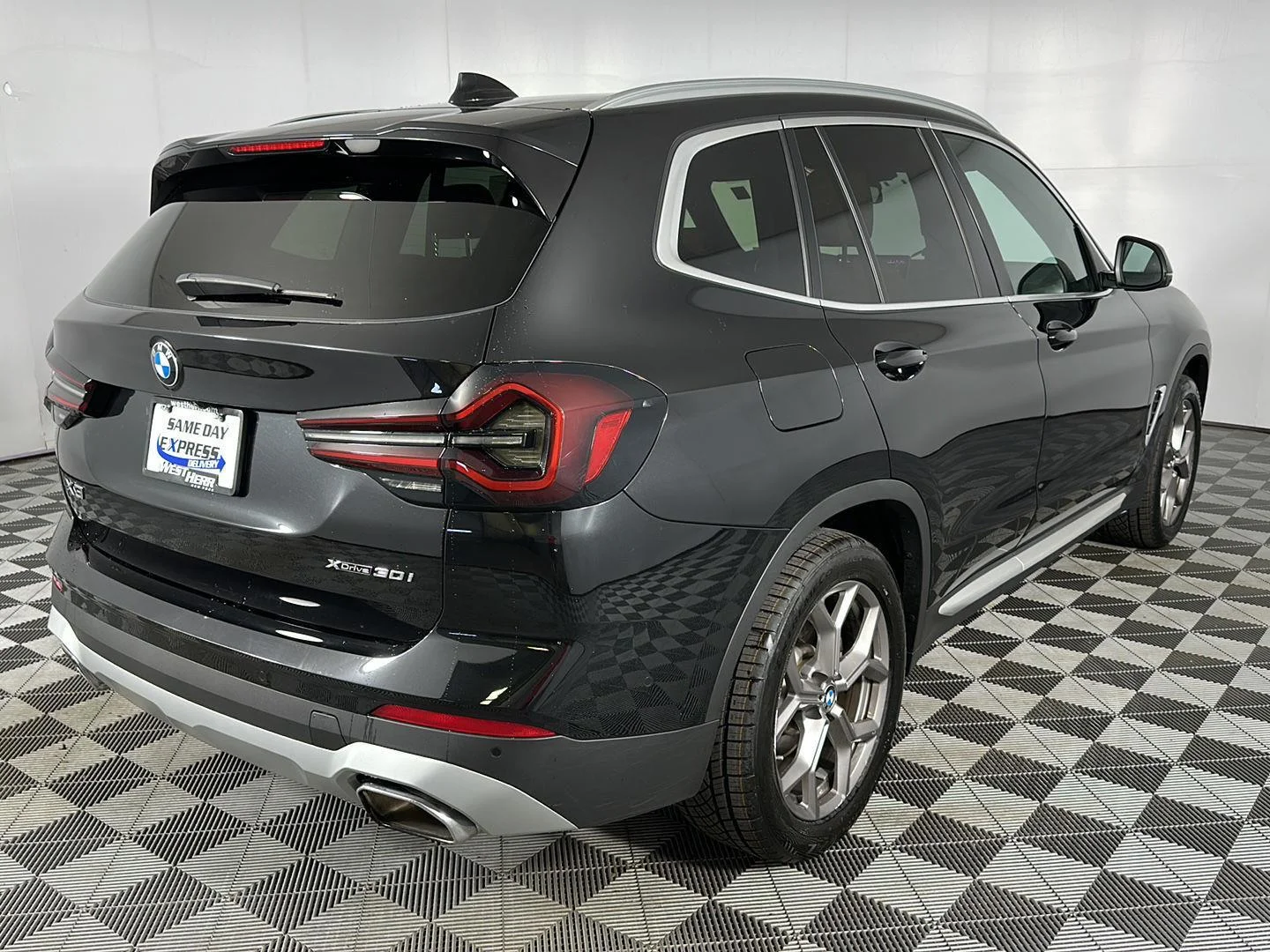 Used 2024 Black Sapphire Metallic BMW xDrive30i image 29