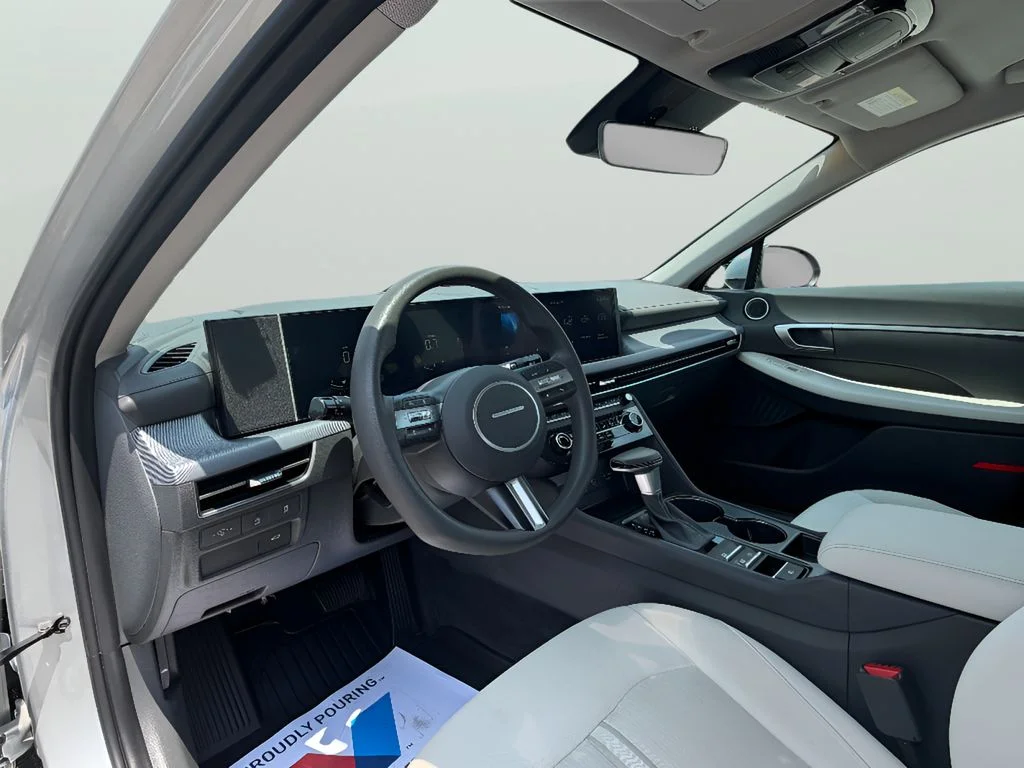 Certified Used 2025 Aero Silver Hyundai SE image 20