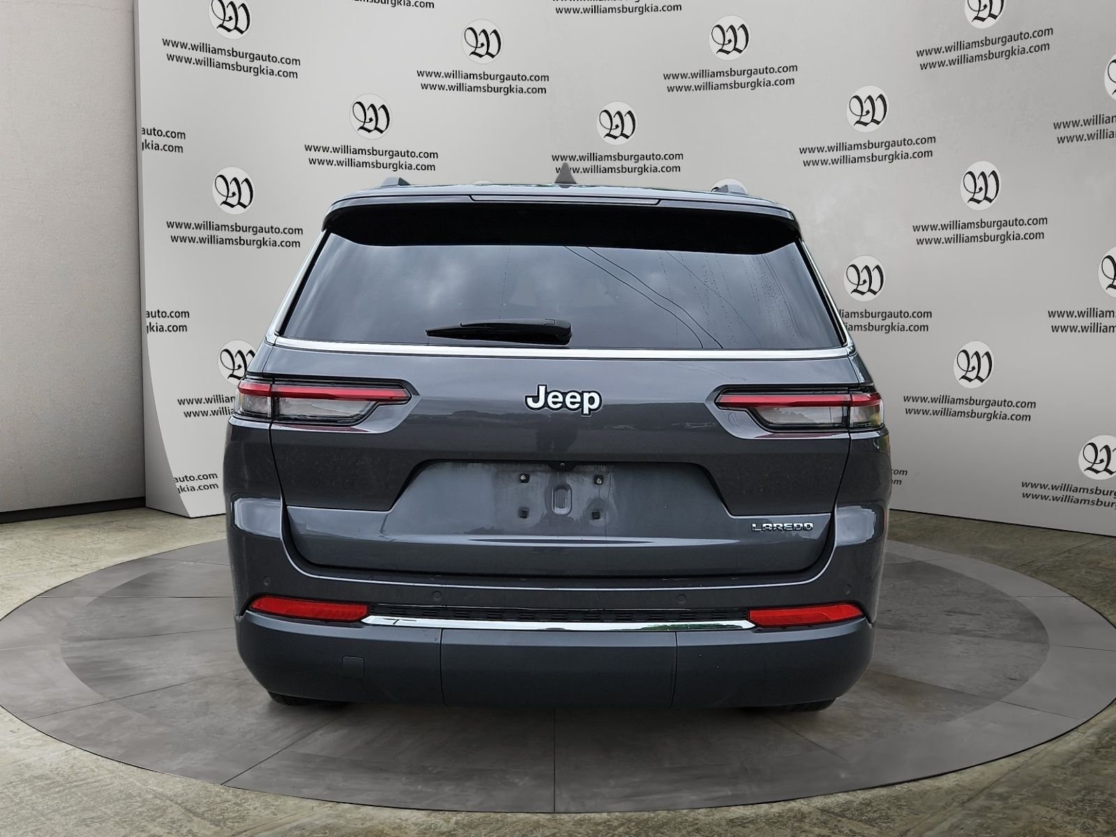 Used 2023 Gray Jeep Laredo image 4