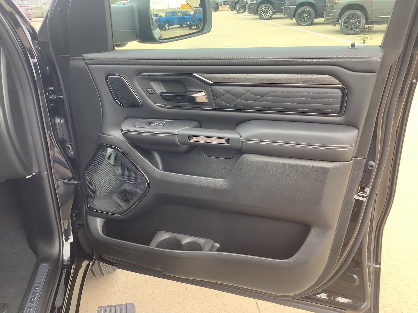 2026 RAM 1500 Limited - Photo 22