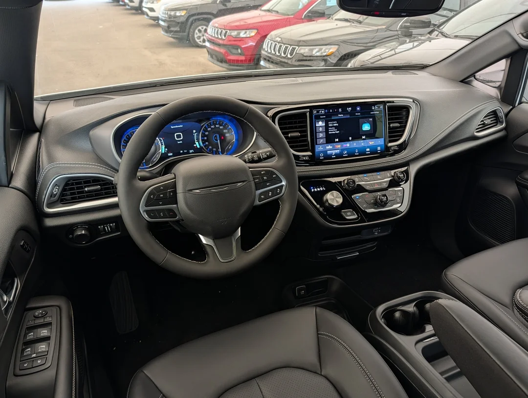 New 2027 White Chrysler Select - - AWD - 3.6L Pentastar V6 - Adaptive Cruise Control - Blind Spot Monitor & More! image 25