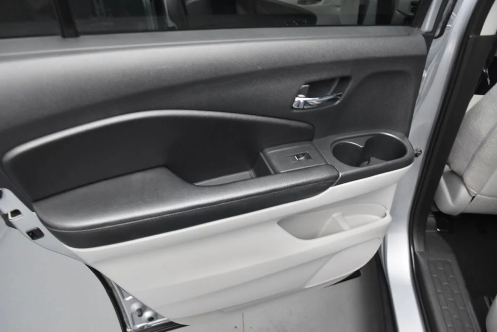Used 2017 Silver Honda EX image 23