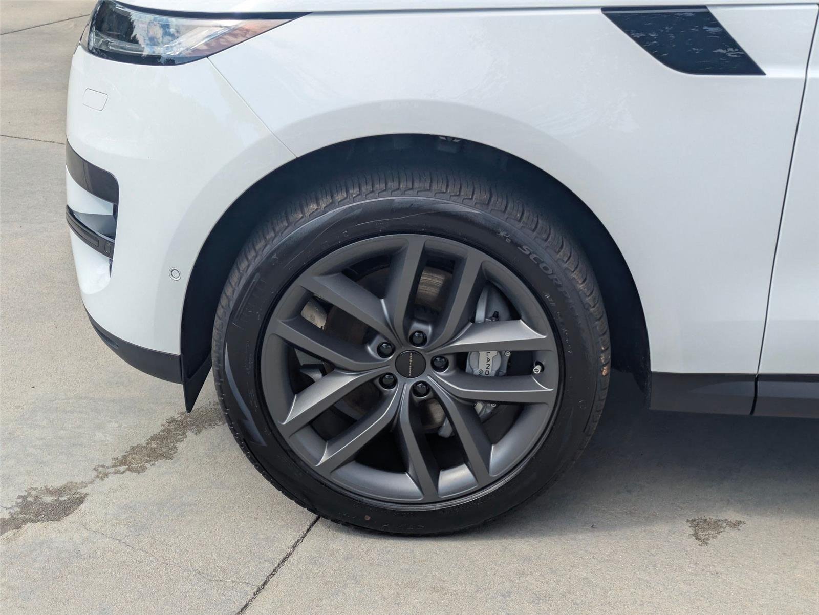 New 2026 Fuji White Land Rover SE image 10