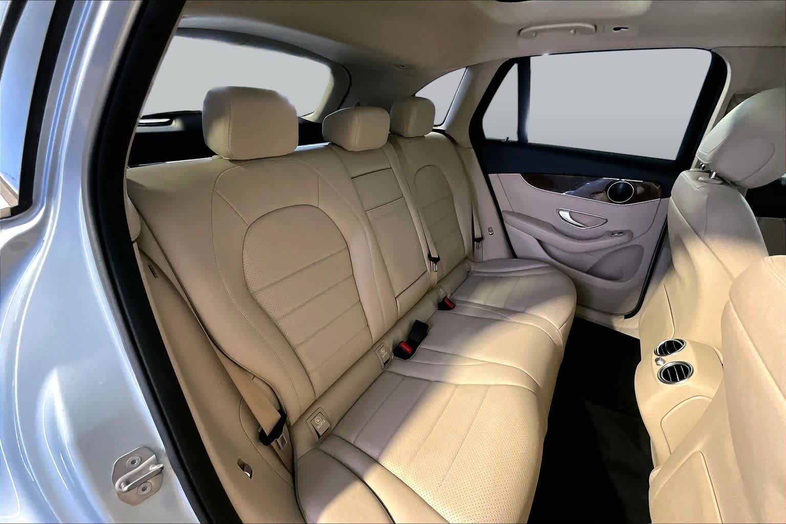 Used 2018 Diamond Silver Metallic Mercedes-Benz GLC 300 image 20