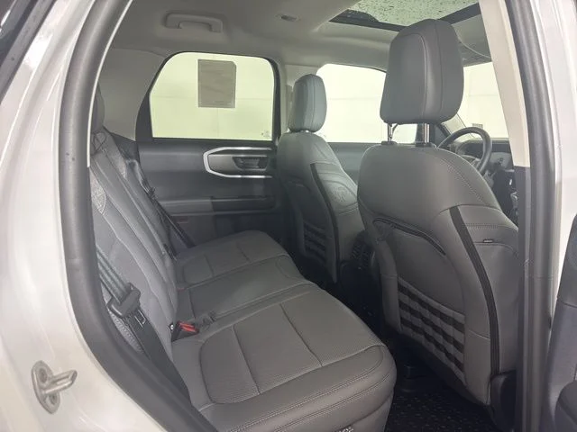 New 2025 Oxford White Ford Badlands image 5