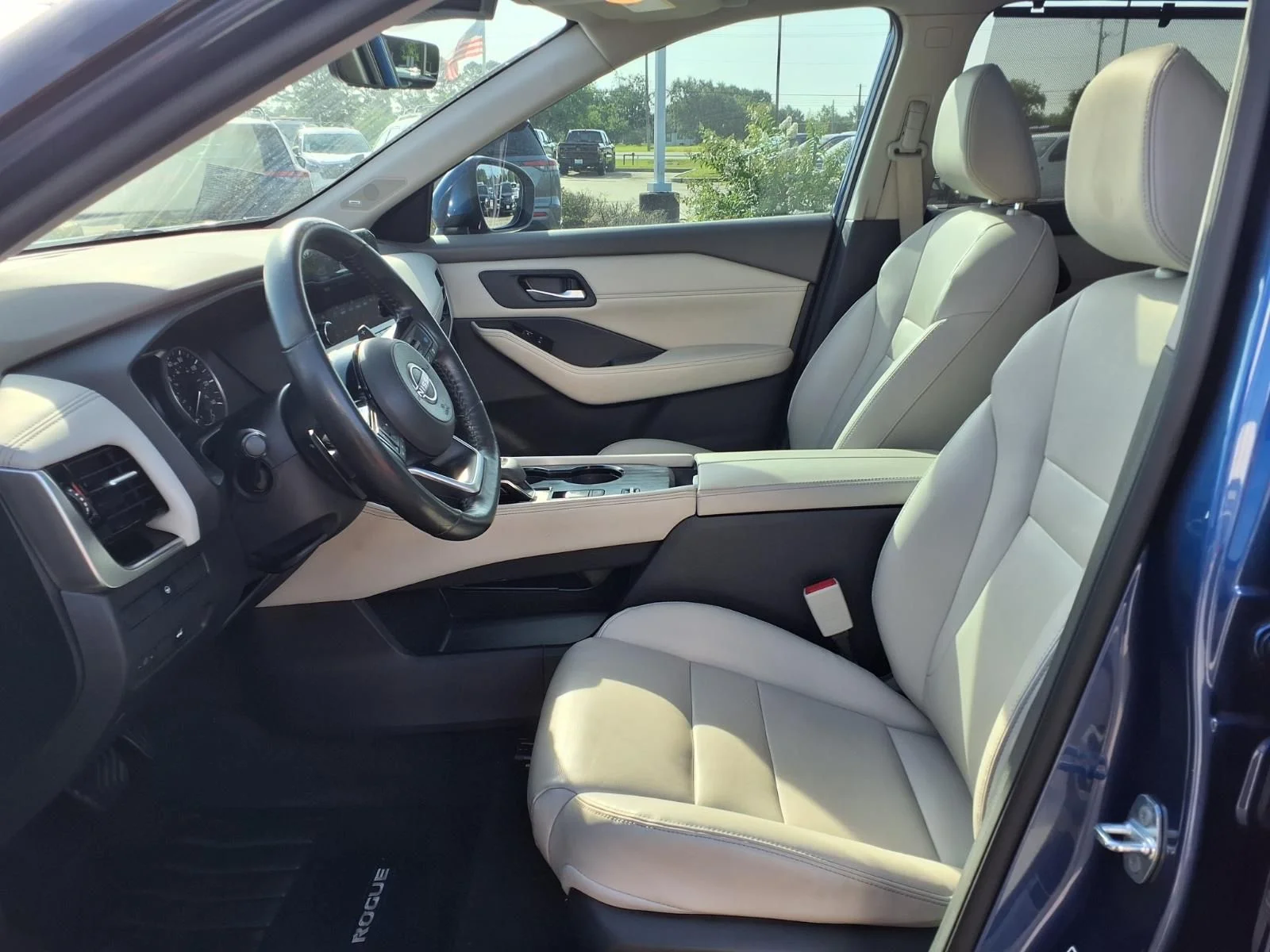 Used 2022 Blue Nissan SL image 12