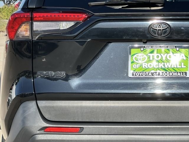 Used 2020 Black Toyota XLE Premium image 5