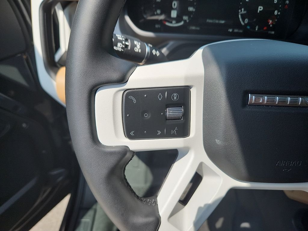 Used 2026 Santorini Black Metallic Land Rover S image 22