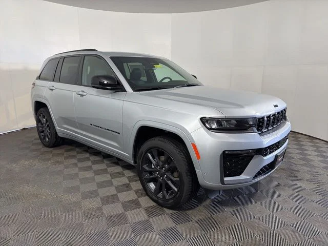 2026 Jeep Grand Cherokee Limited Reserve 4x4's photo