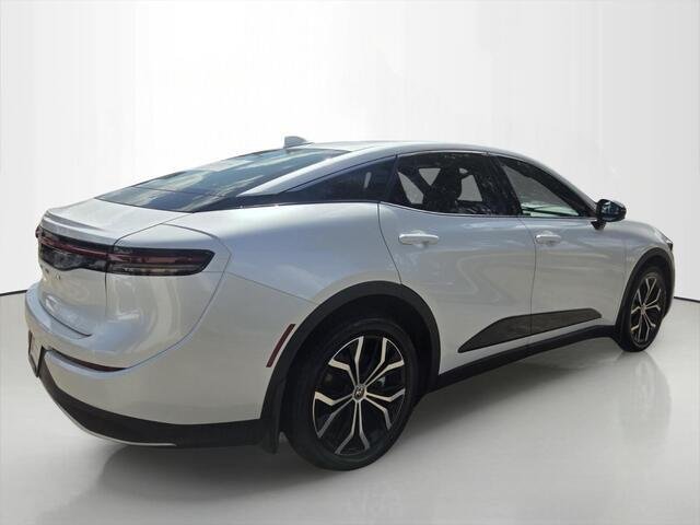 Used 2026 Oxygen White Toyota XLE image 5