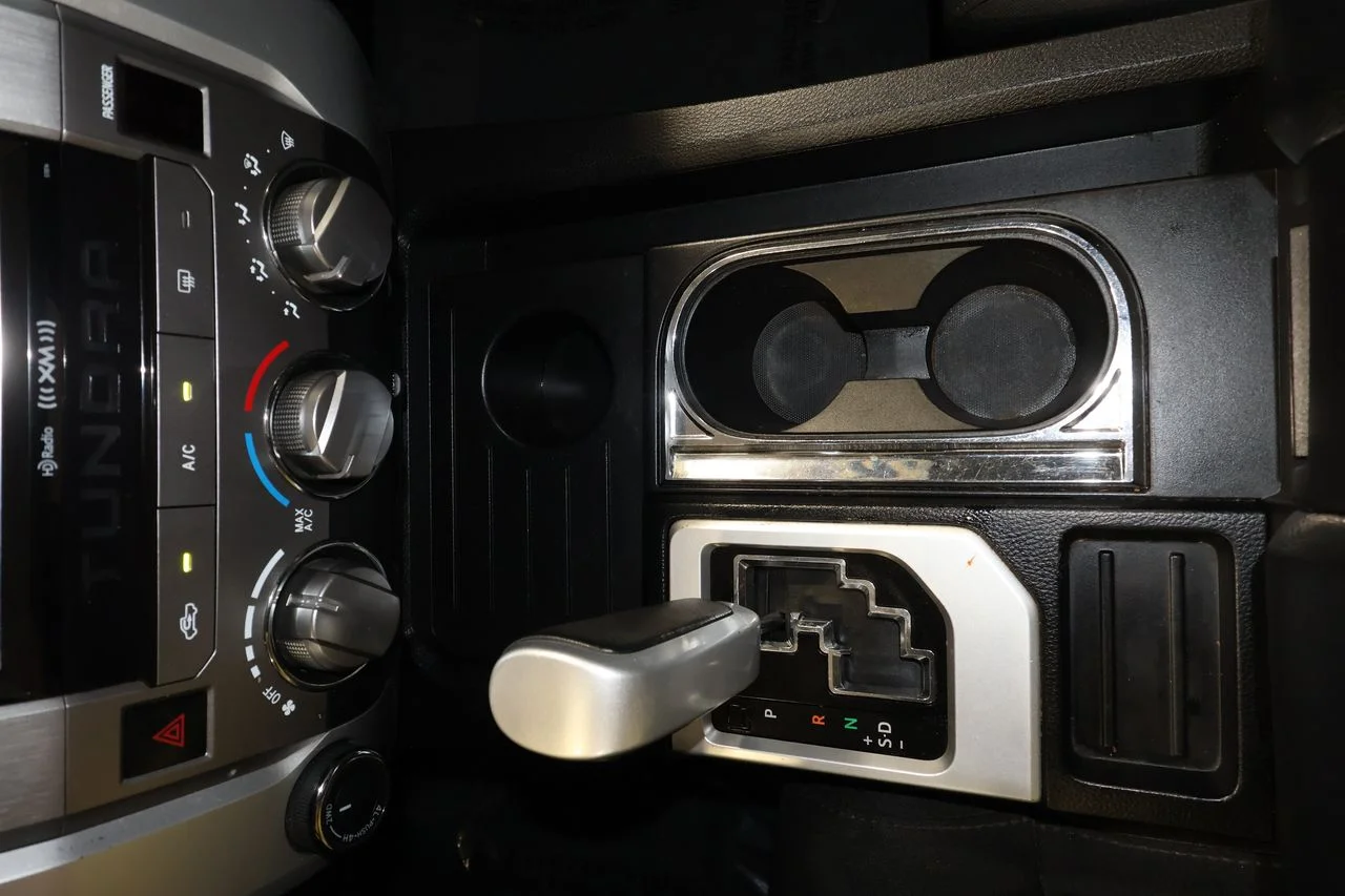 Used 2015 Blue Toyota SR5 image 10