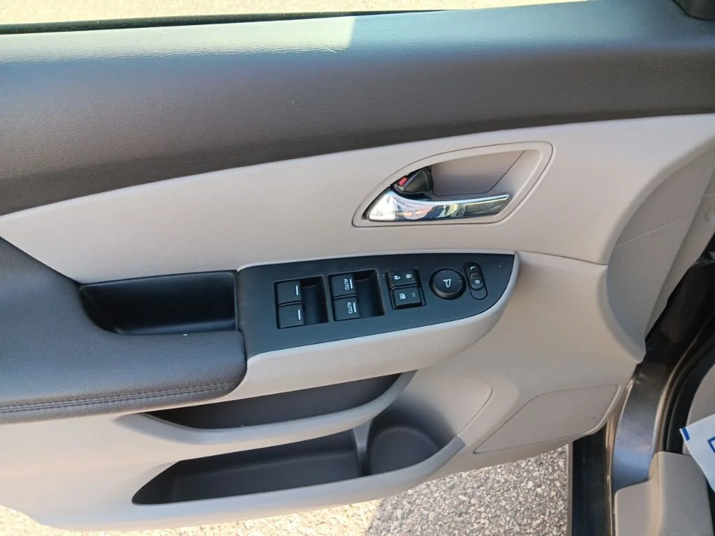 Used 2016 Modern Steel Metallic Honda LX image 15
