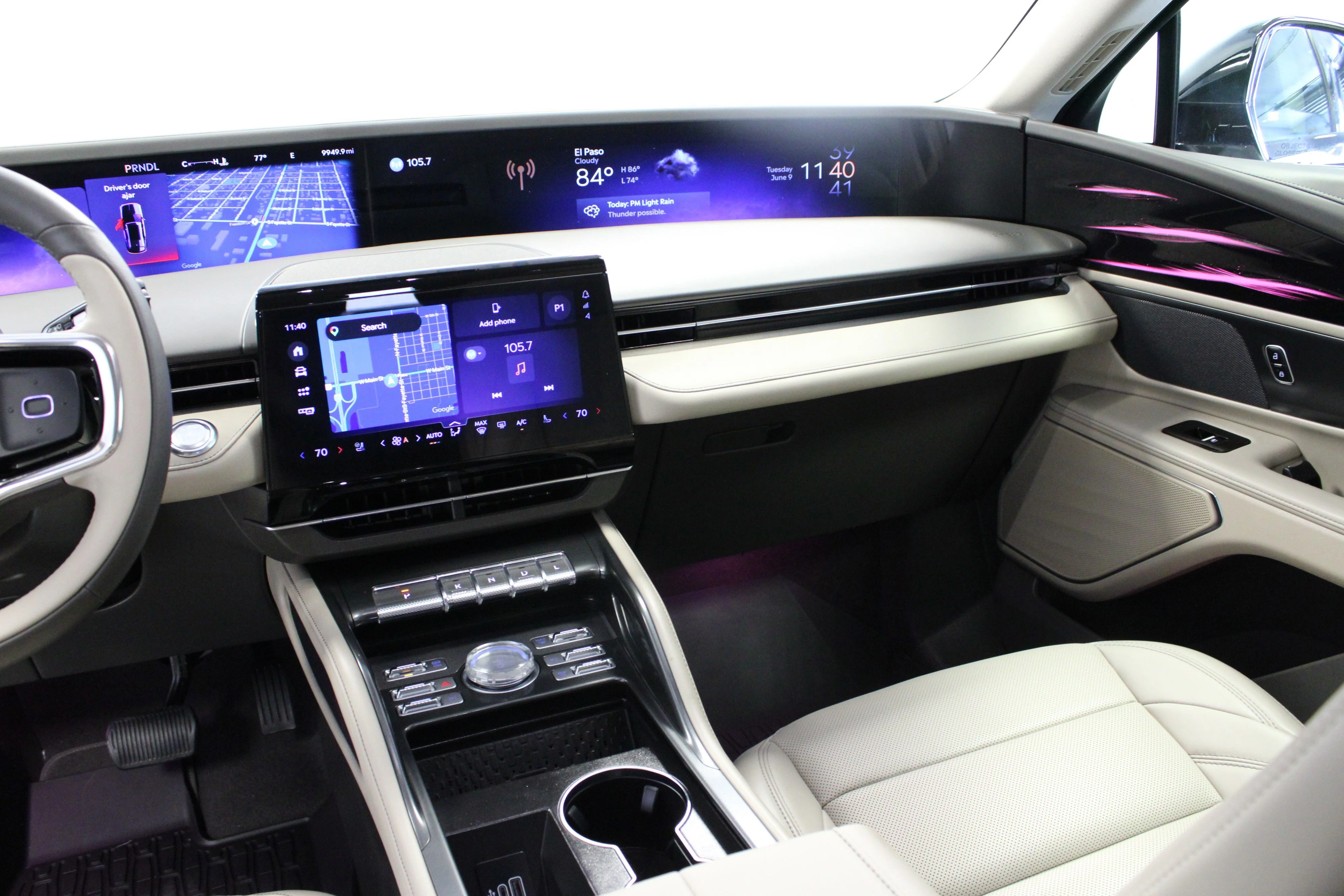 Used 2025 White Platinum Clearcoat Metallic Lincoln Premiere image 19