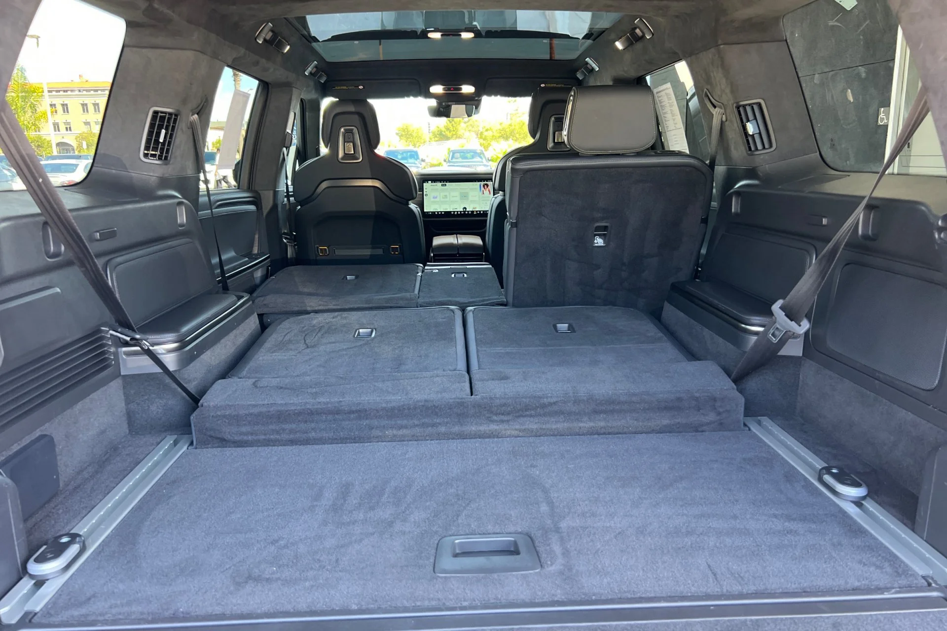 Used 2023 LA Silver Rivian Adventure image 18