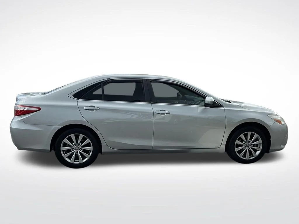 Used 2017 Silver Toyota XLE image 14