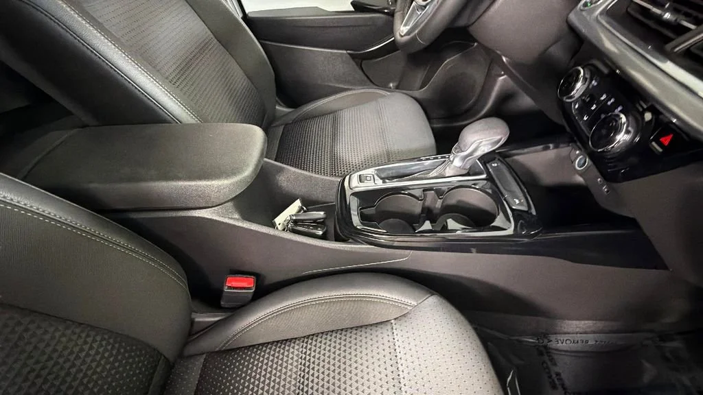 Used 2025 Summit White Chevrolet LT image 34