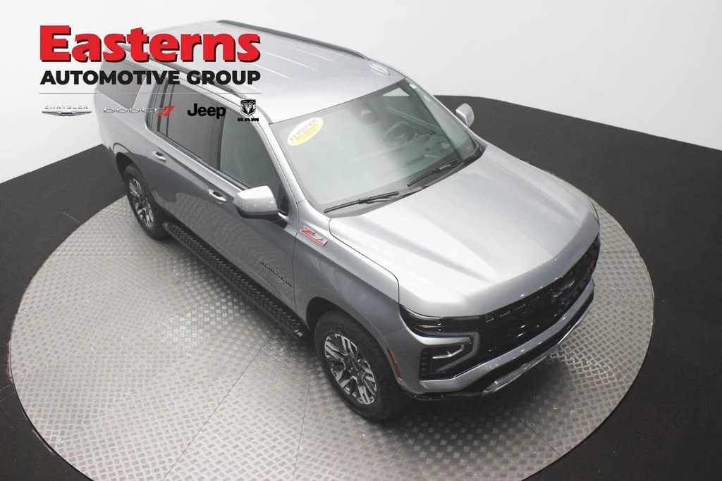 Used 2025 Gray Chevrolet Z71 image 3