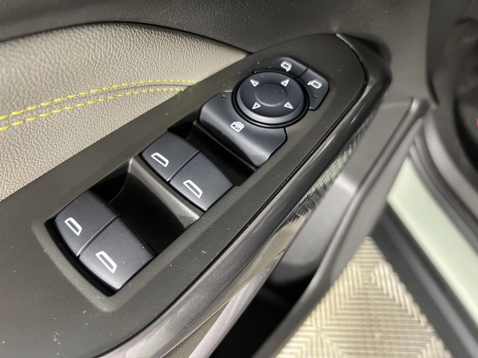 Used 2025 Cacti Green Chevrolet ACTIV image 20
