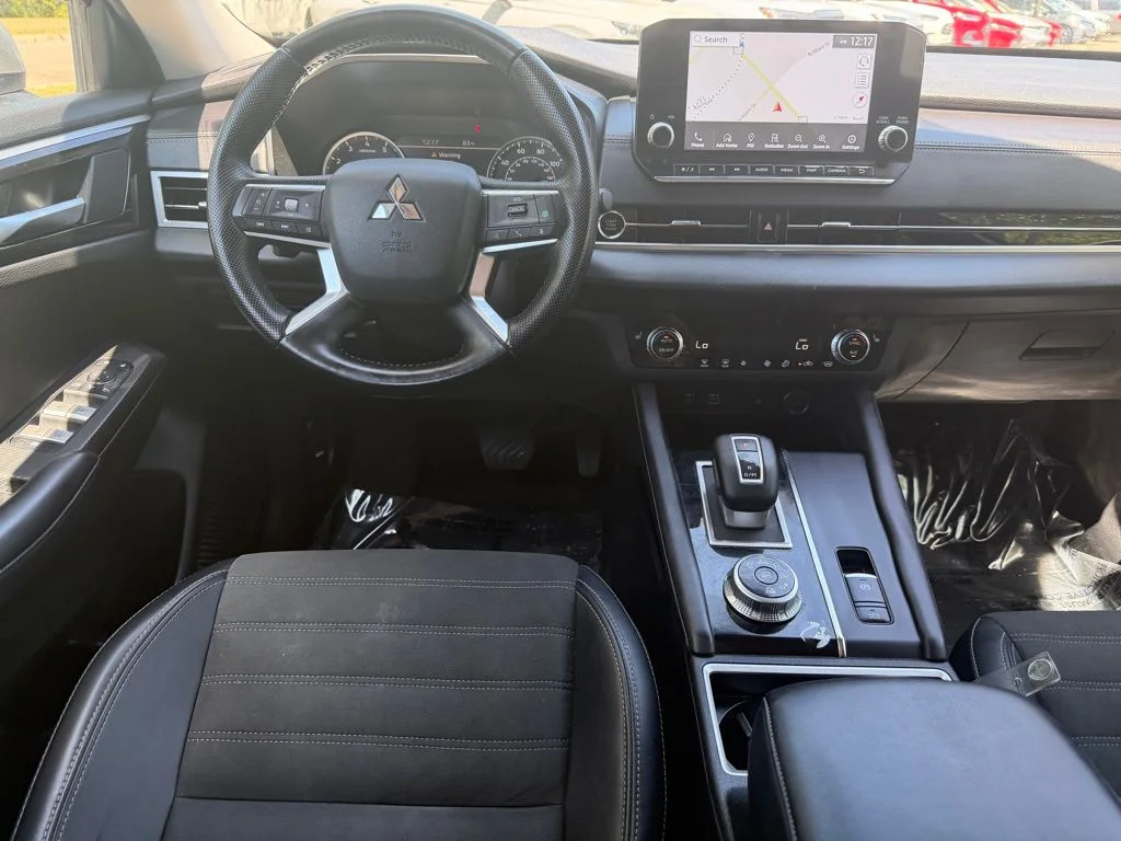 Used 2024  Mitsubishi SE Black Edition image 15