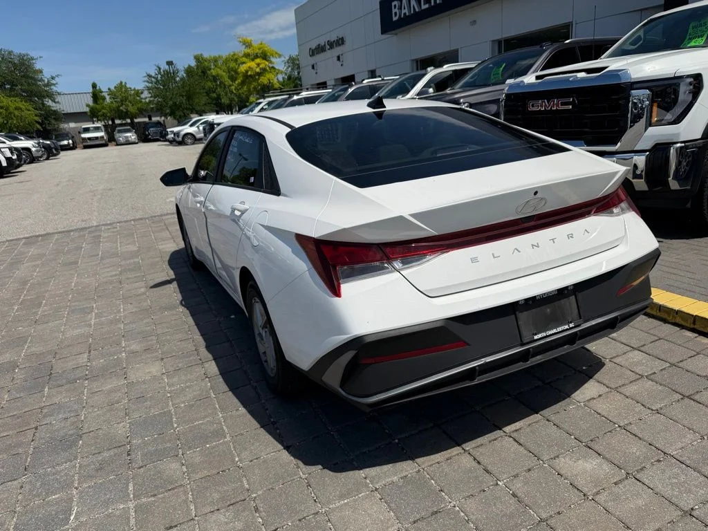 Used 2024 White Hyundai SE image 7