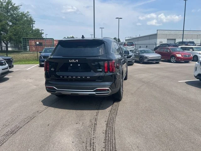 Used 2022 Black Kia EX image 8
