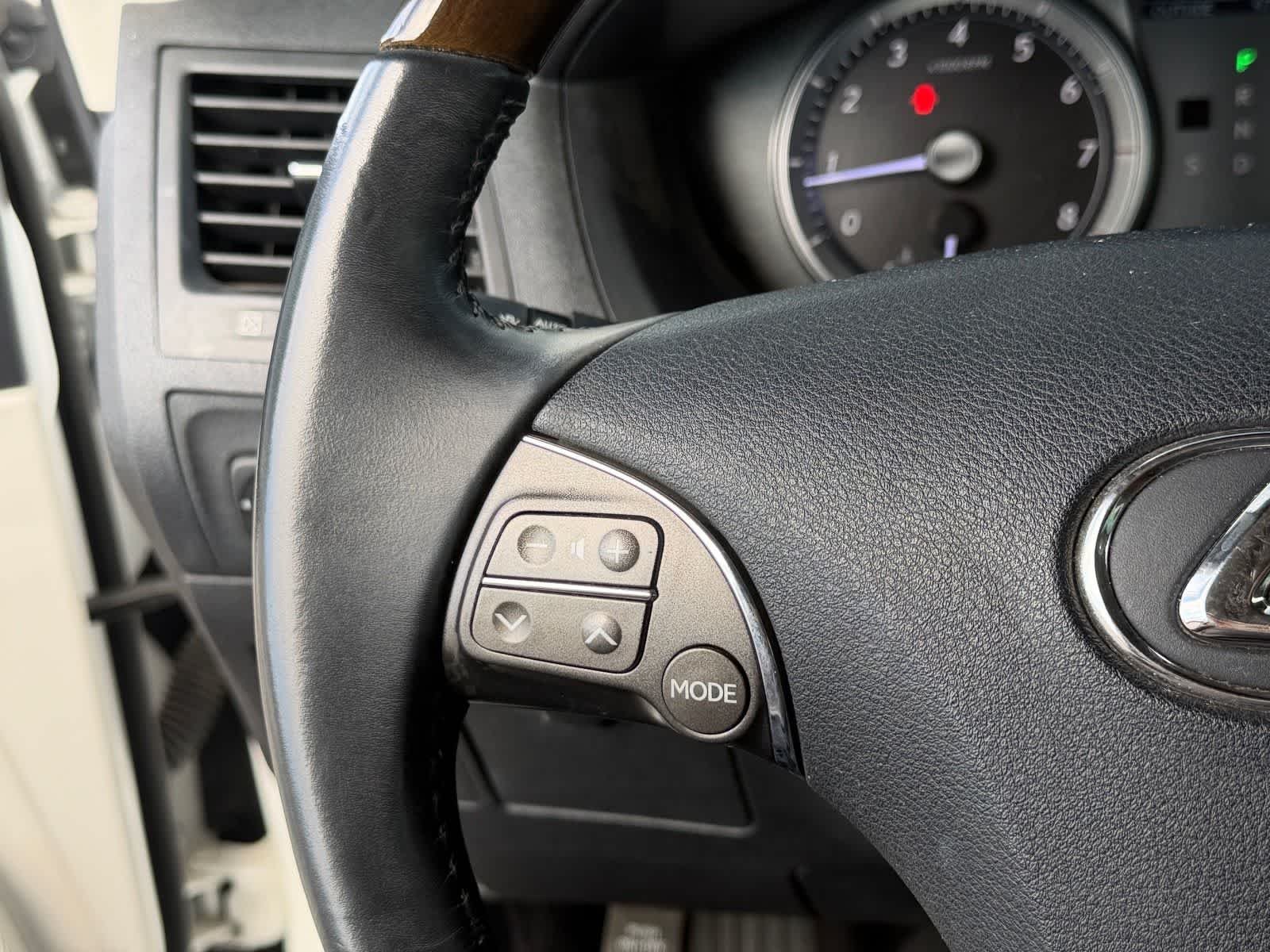 Used 2010 Starfire Pearl Lexus  image 14