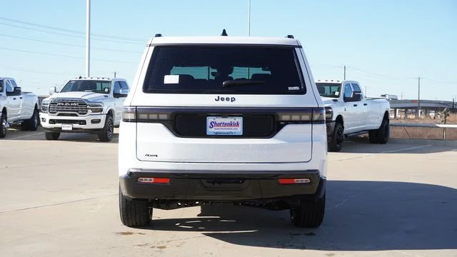 New 2026 Bright White Clear-Coat Exterior Paint Jeep Limited Altitude image 8
