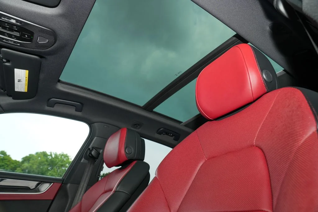 Certified Used 2025  Porsche Base image 28